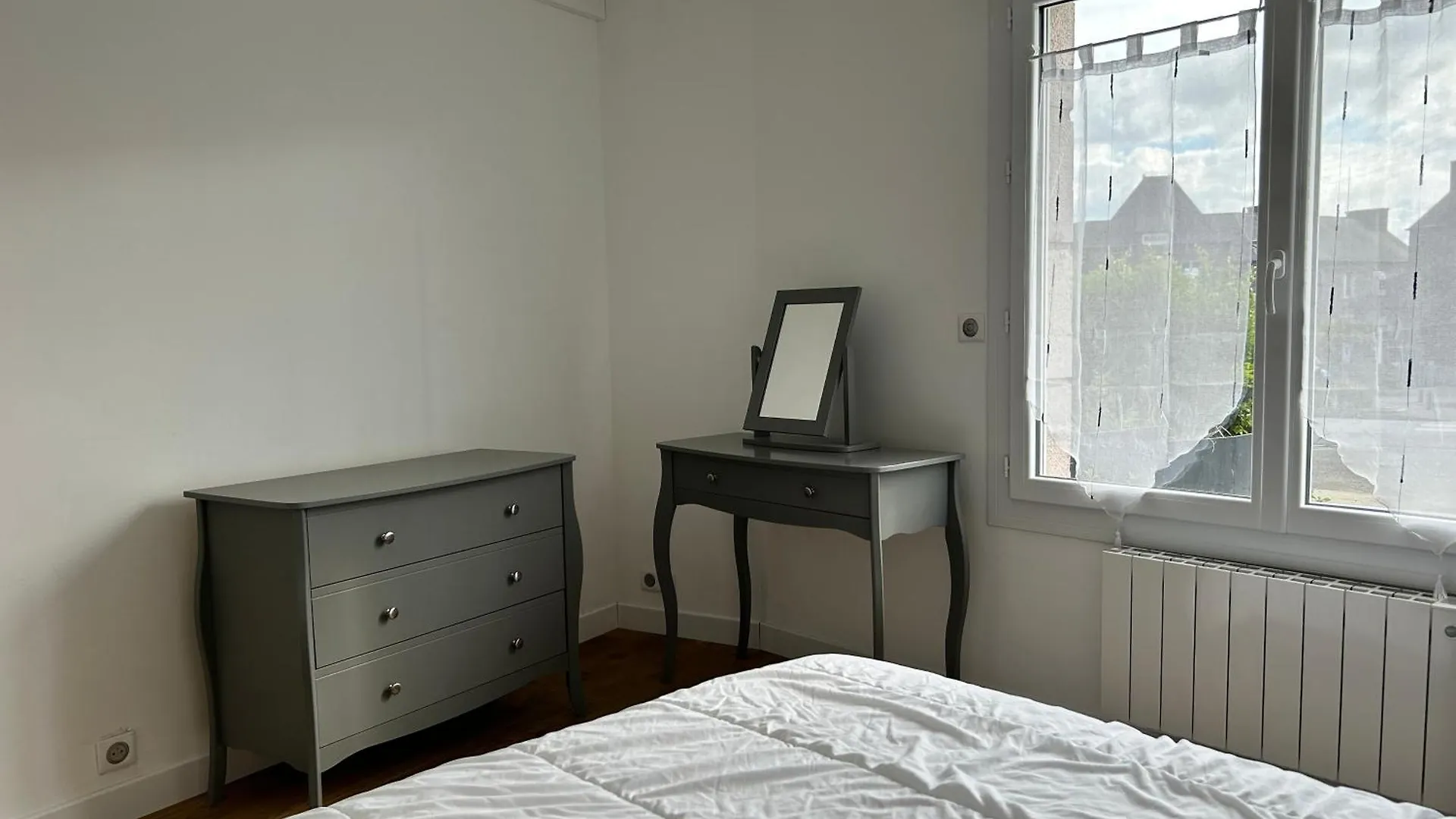 302 - Bel Appartement Renove En Centre De Frehel France