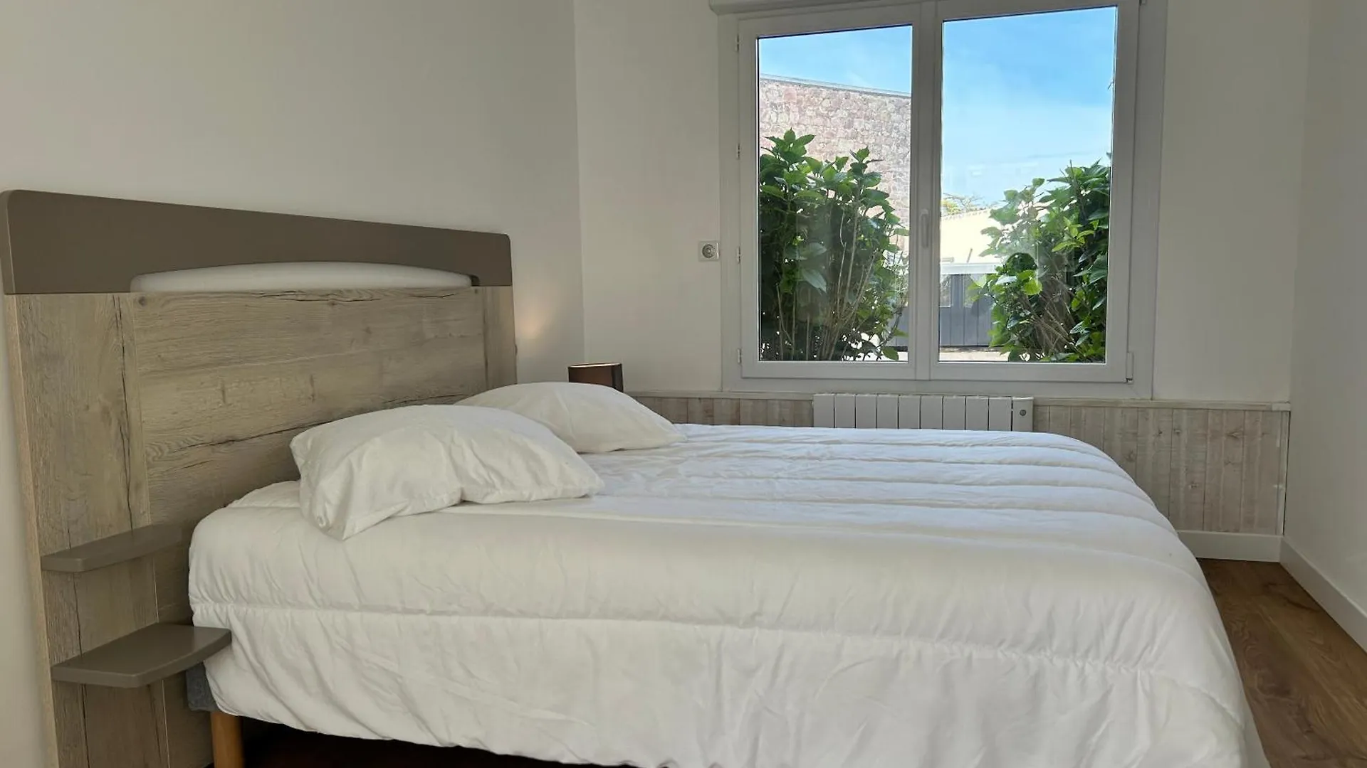 302 - Bel Appartement Renove En Centre De Frehel Apartment