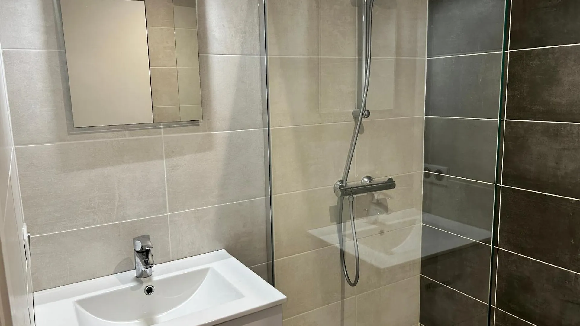 302 - Bel Appartement Renove En Centre De Frehel Apartment