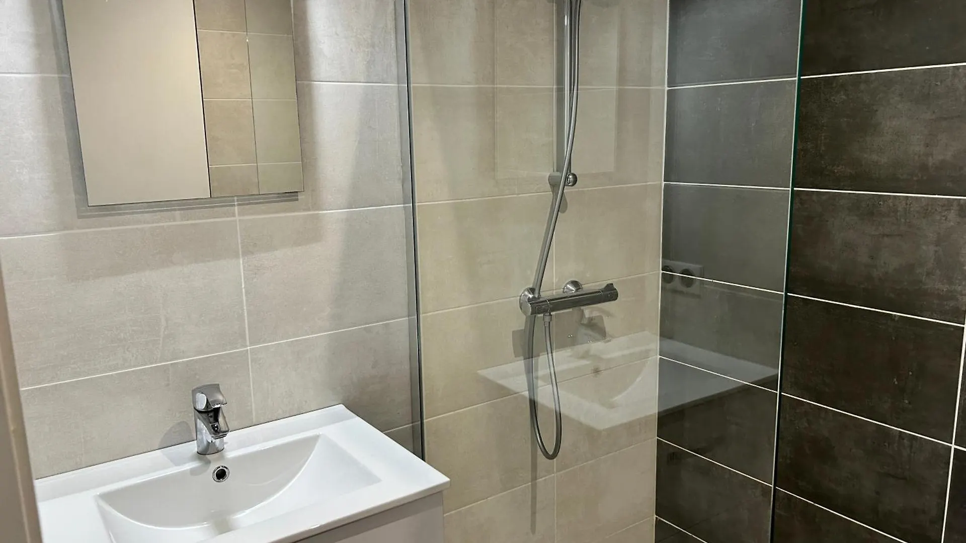302 - Bel Appartement Renove En Centre De Frehel
