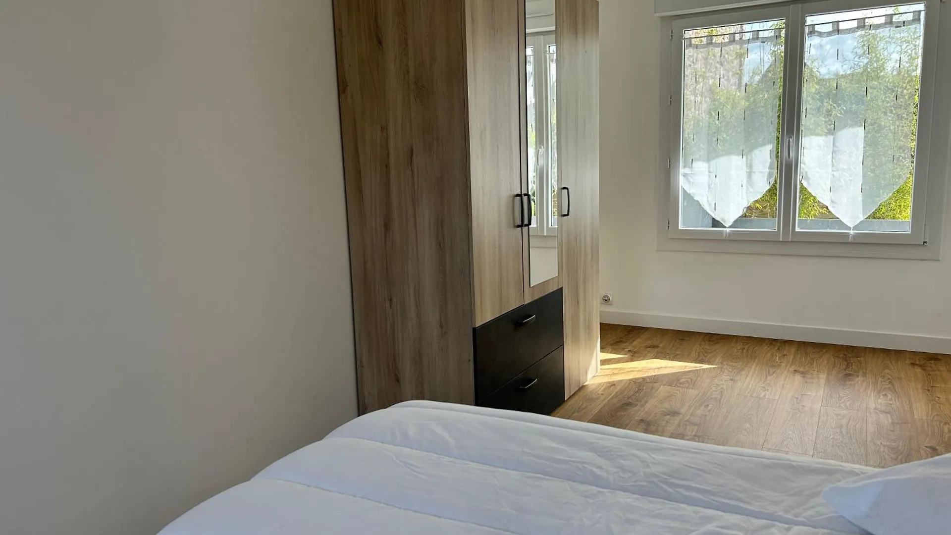 302 - Bel Appartement Renove En Centre De Frehel Apartment
