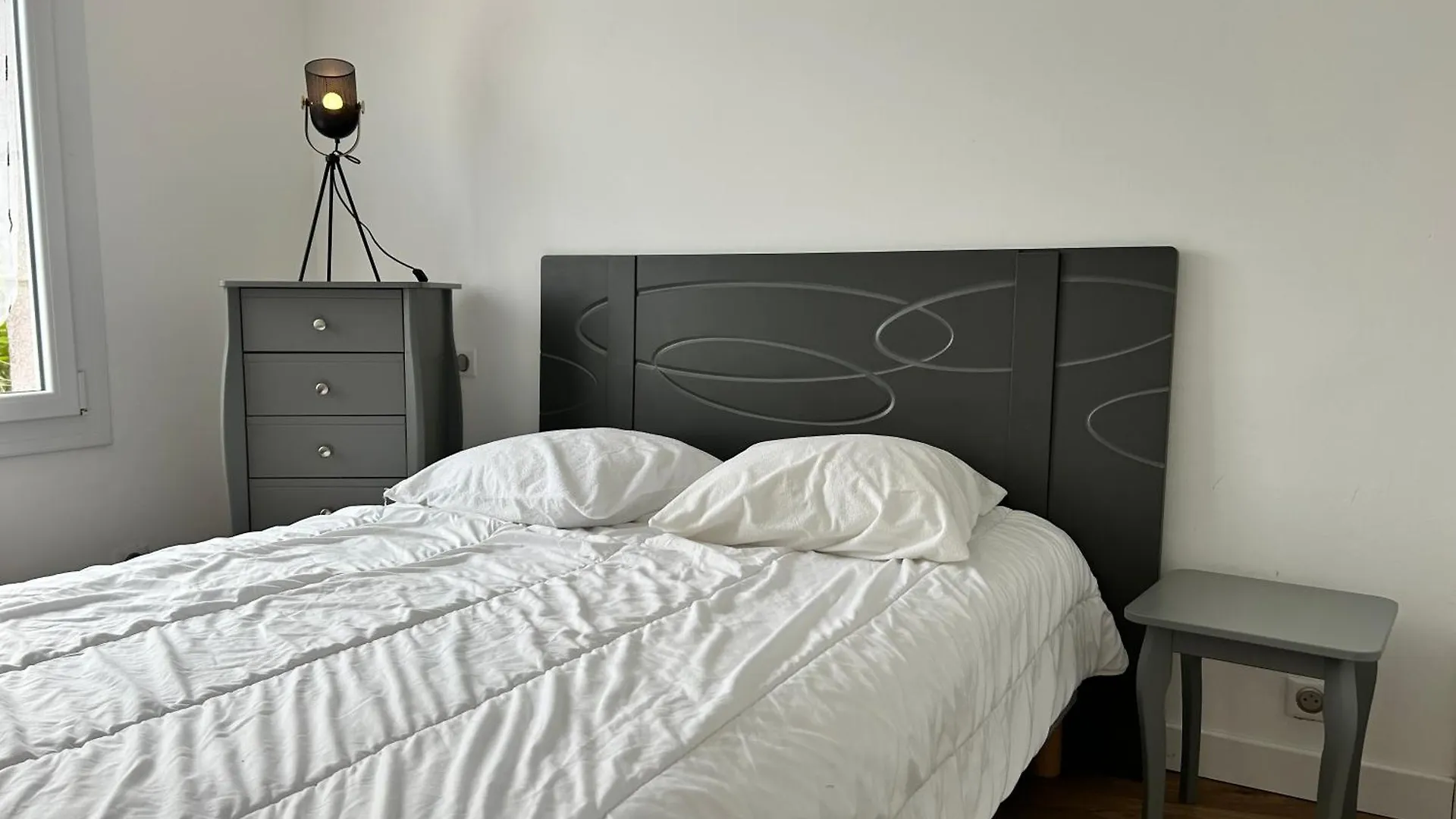 302 - Bel Appartement Renove En Centre De Frehel France